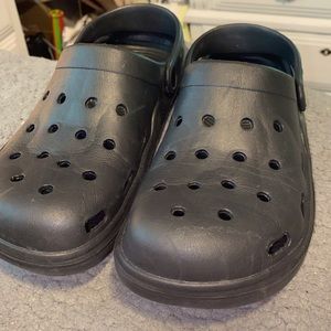 Black crocs size 8 too big on me. Brand new never worn